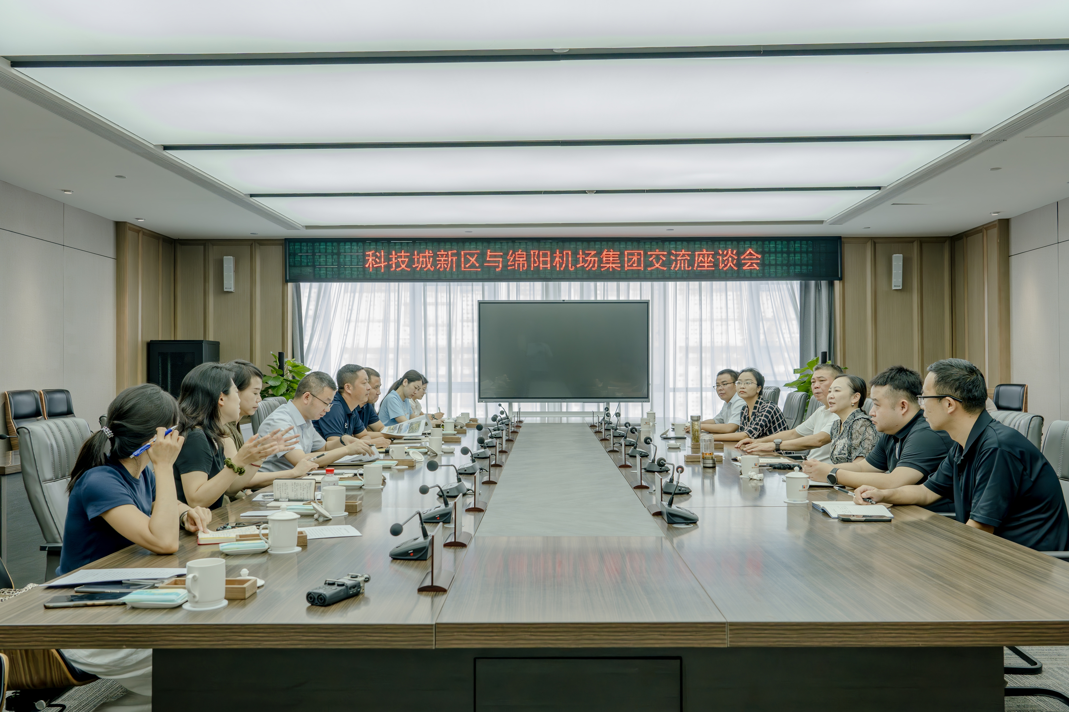 落地綿陽(yáng)，不僅3小時(shí)直達(dá)九寨，還能觀(guān)賞大熊貓  ——綿陽(yáng)機(jī)場(chǎng)與中國(guó)大熊貓中心綿陽(yáng)基地共商合作